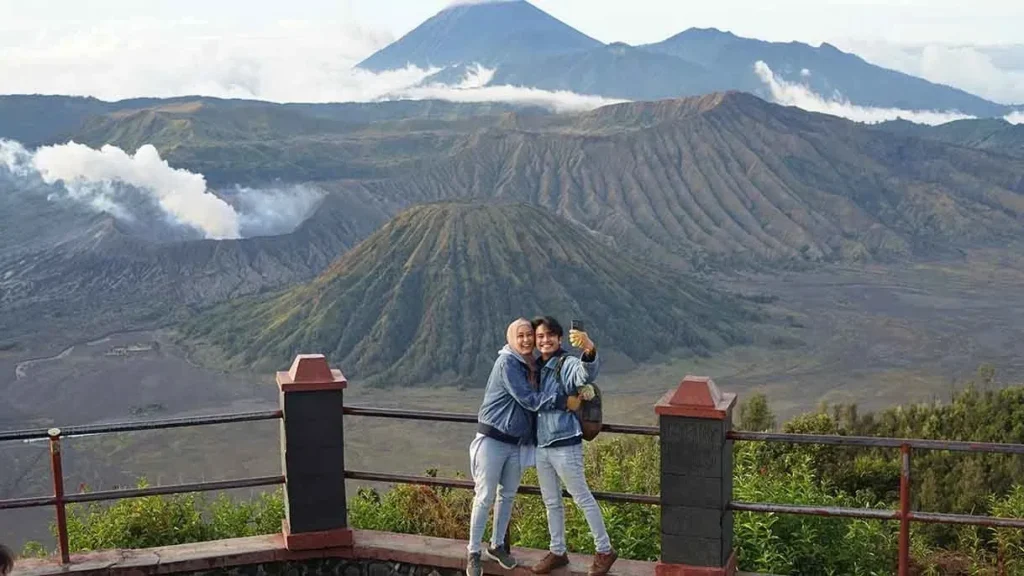 Menyambut Matahari di Bromo dari Jakarta