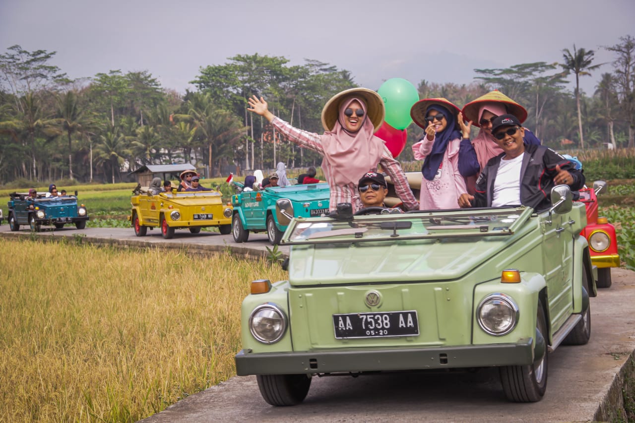 VW Borobudur: Sensasi Jelajahi Pesona Desa dengan Mobil Klasik Legendaris